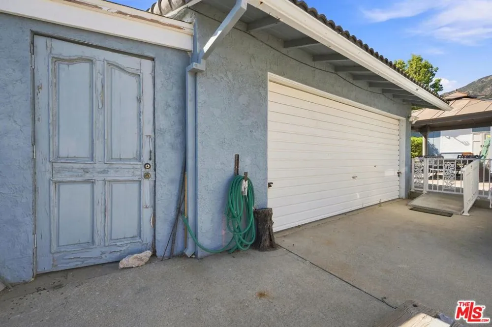 2402 Teasley Street La Crescenta, CA 91214