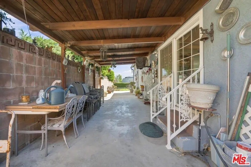 2402 Teasley Street La Crescenta, CA 91214