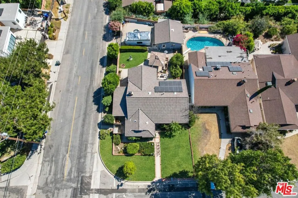 2402 Teasley Street La Crescenta, CA 91214