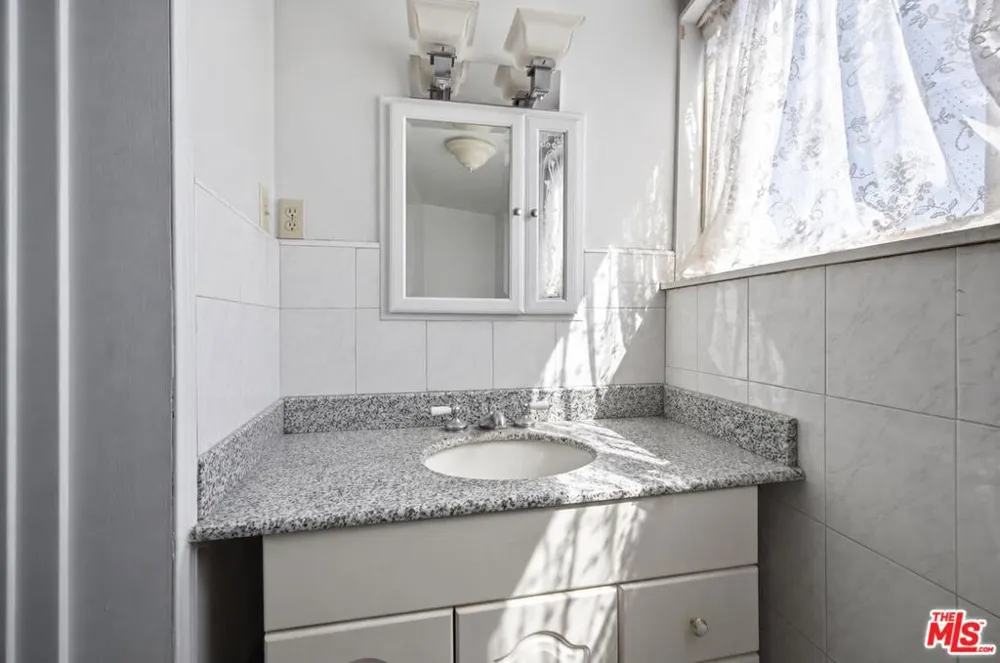 2402 Teasley Street La Crescenta, CA 91214