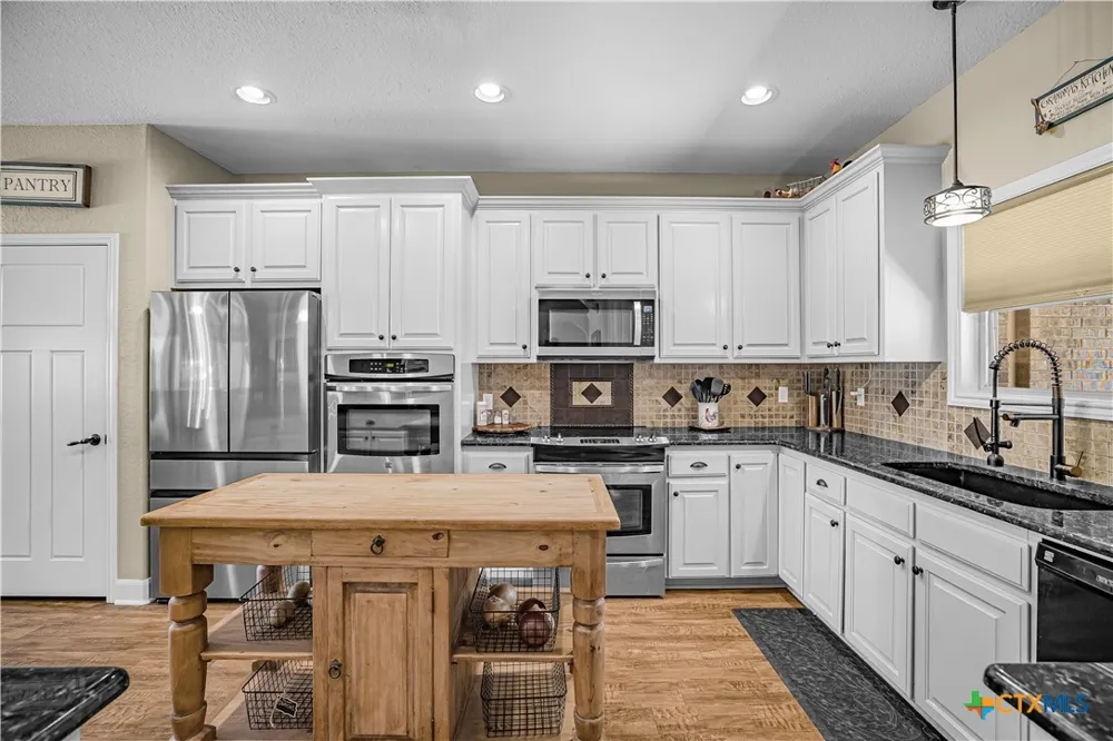 72 Perdido Court Victoria, TX 77905