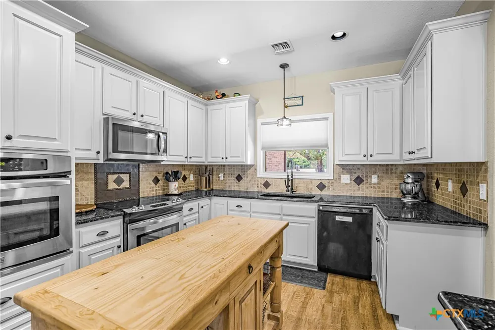 72 Perdido Court Victoria, TX 77905