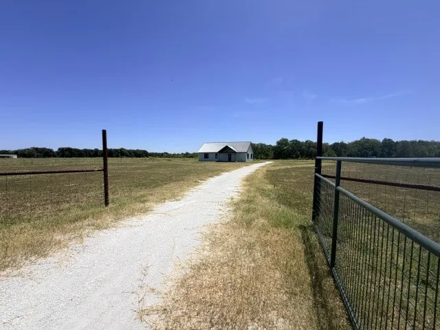 136 Hcr 2221 E Aquilla, TX 76622