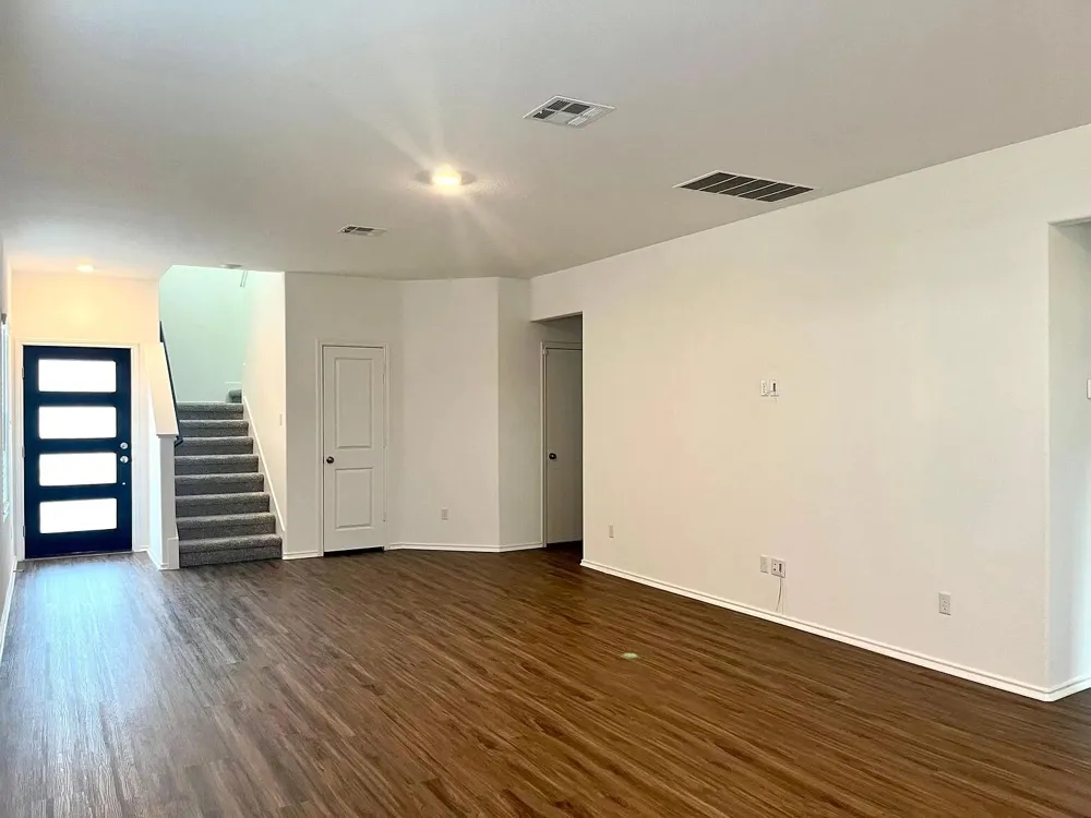 100 Milliner Loop Hutto, TX 78634