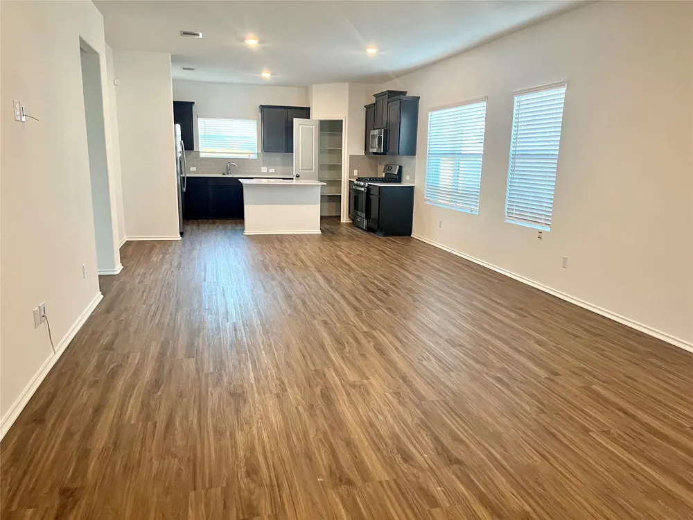 100 Milliner Loop Hutto, TX 78634