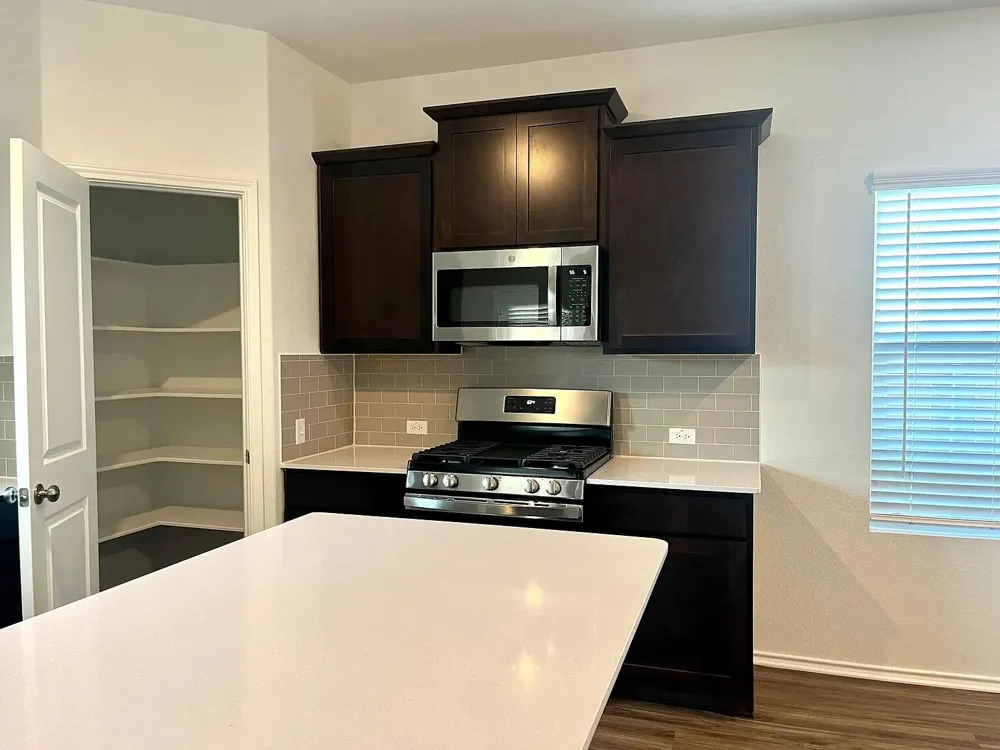 100 Milliner Loop Hutto, TX 78634
