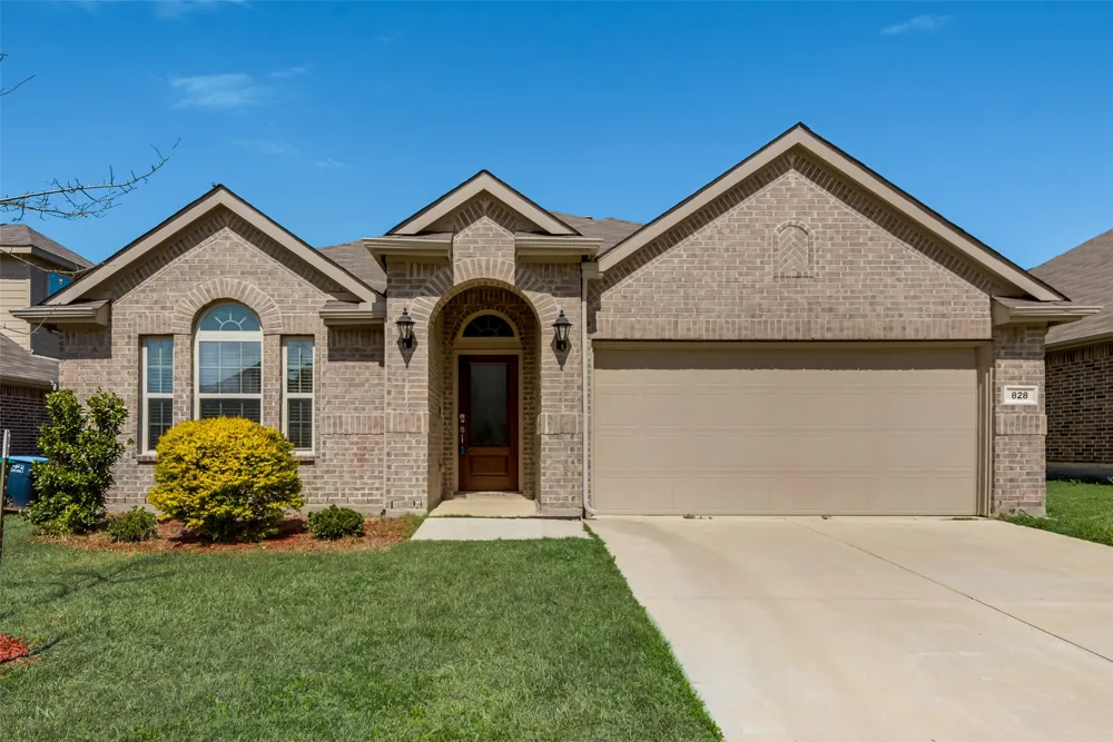 828 Sky Top Drive Haslet, TX 76052