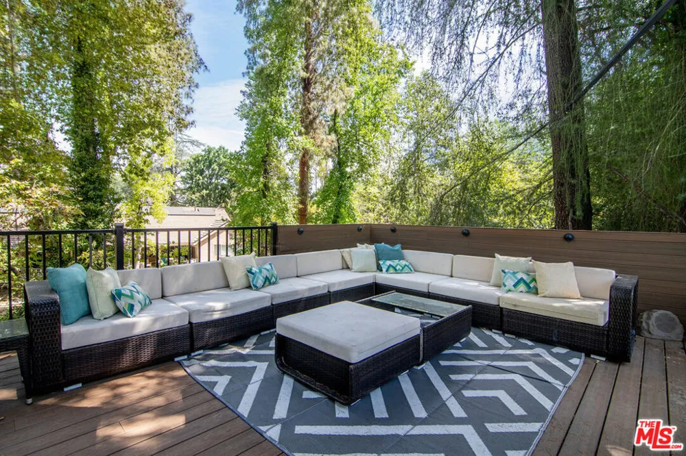 5000 Queen Victoria Road Woodland Hills, CA 91364