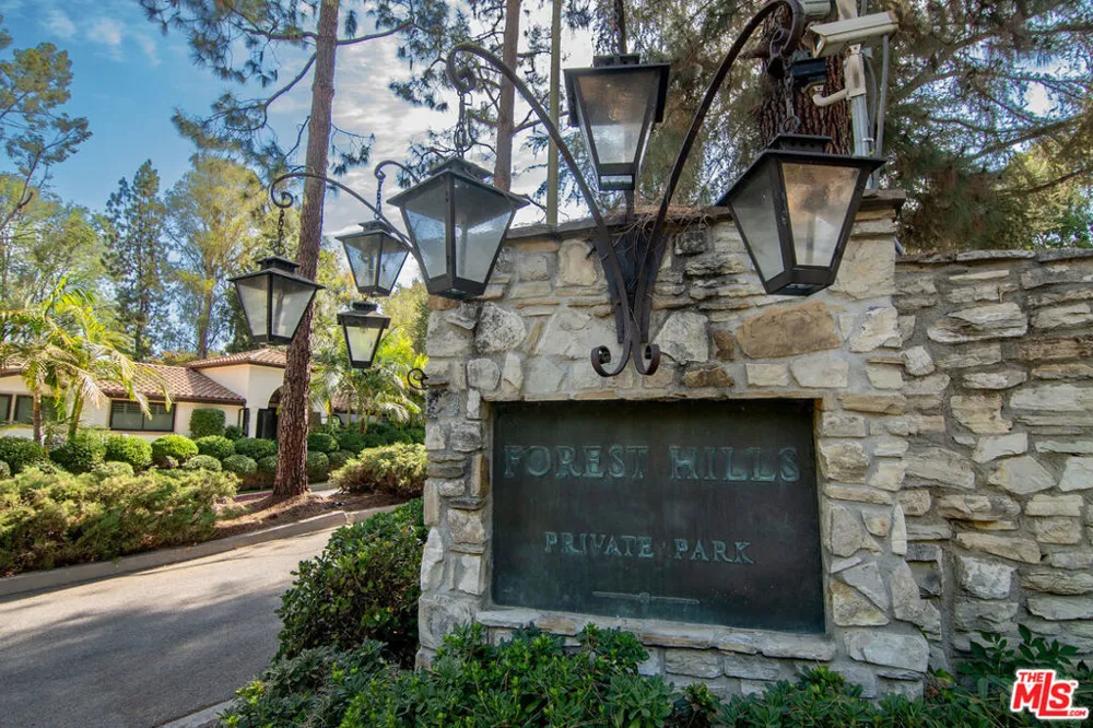 5000 Queen Victoria Road Woodland Hills, CA 91364