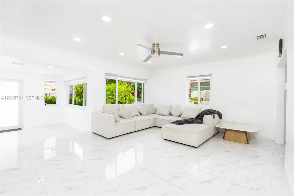 3375 SW 1st St Miami, FL 33135