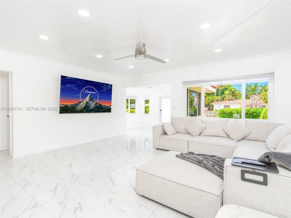 3375 SW 1st St Miami, FL 33135