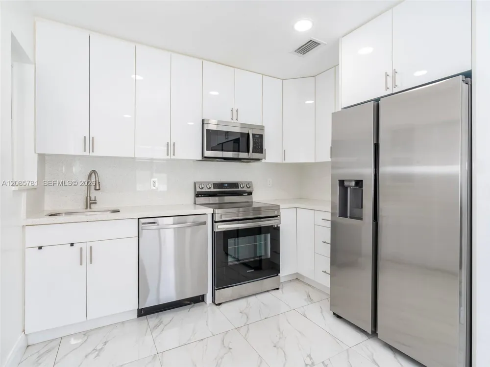 3375 SW 1st St Miami, FL 33135