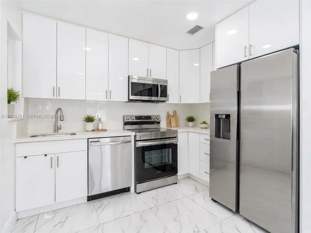 3375 SW 1st St Miami, FL 33135