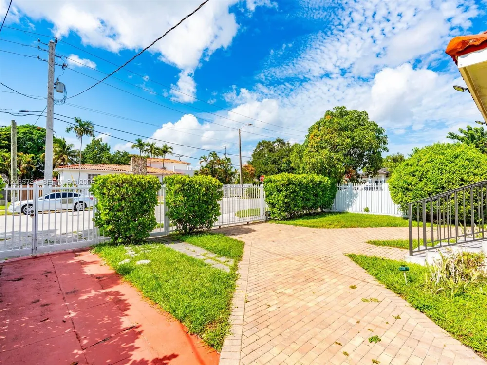 3375 SW 1st St Miami, FL 33135
