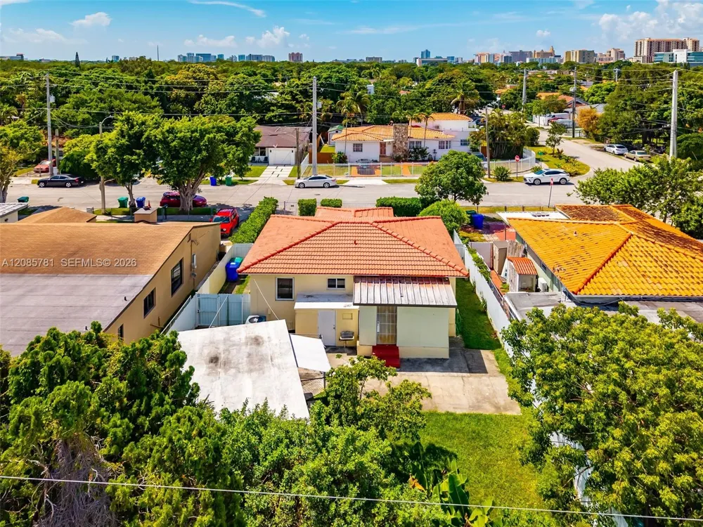 3375 SW 1st St Miami, FL 33135