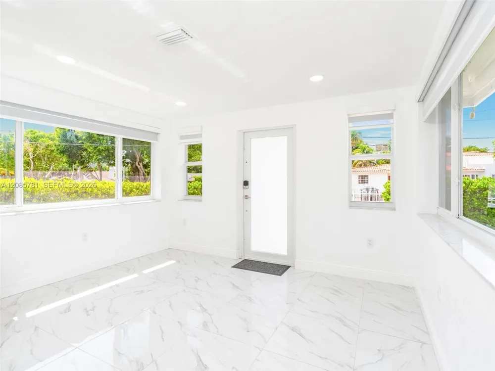 3375 SW 1st St Miami, FL 33135