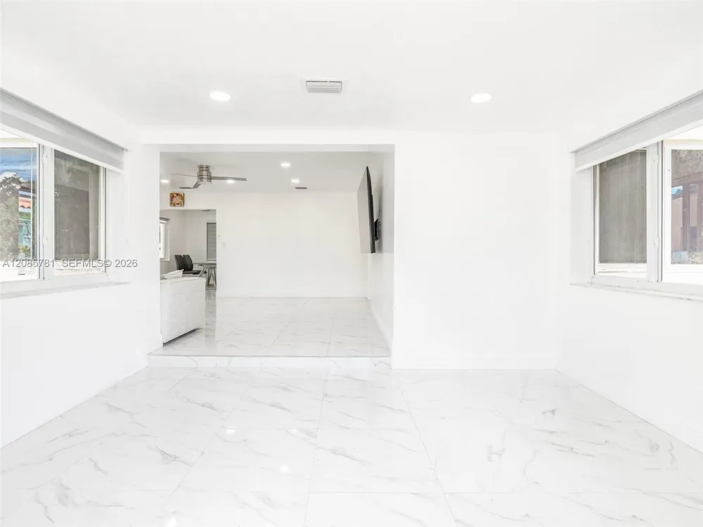 3375 SW 1st St Miami, FL 33135