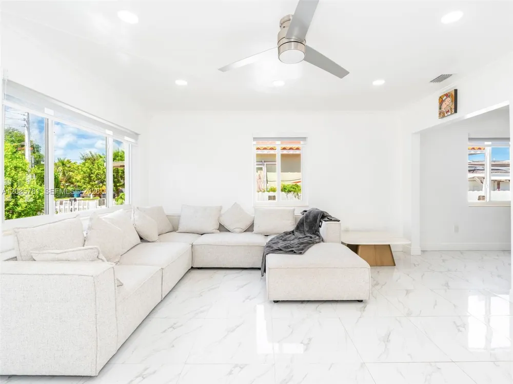 3375 SW 1st St Miami, FL 33135
