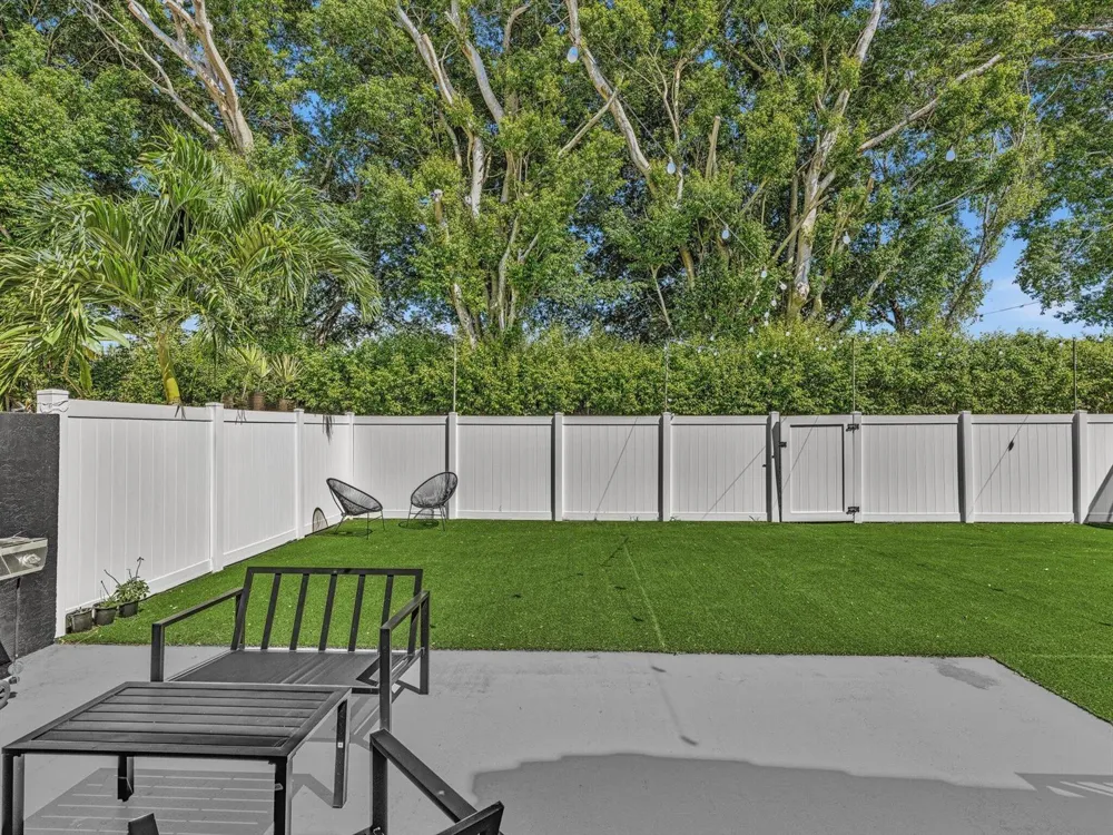 7834 Oak Grove Circle Lake Worth, FL 33467