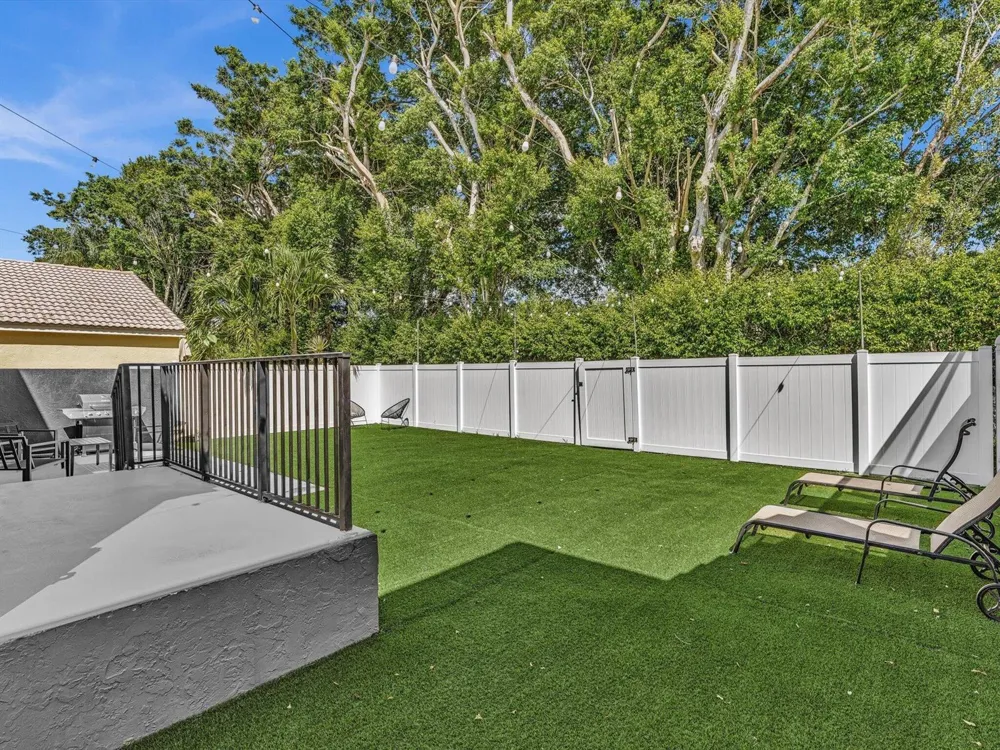 7834 Oak Grove Circle Lake Worth, FL 33467