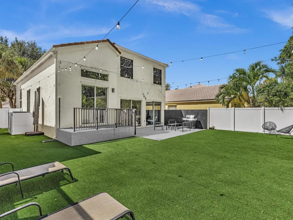 7834 Oak Grove Circle Lake Worth, FL 33467