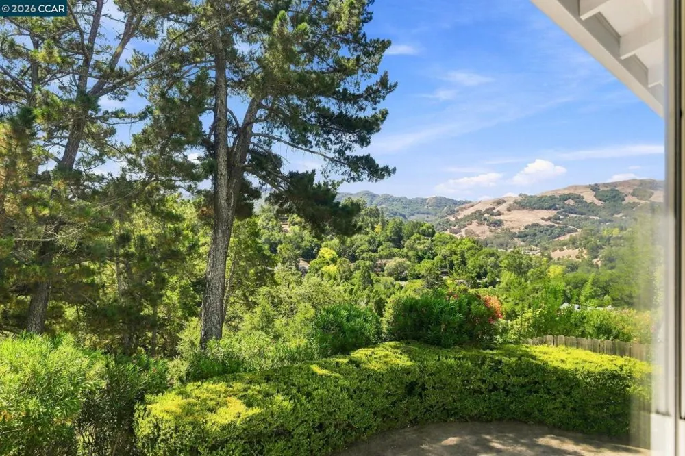 78 Muth Dr Orinda, CA 94563