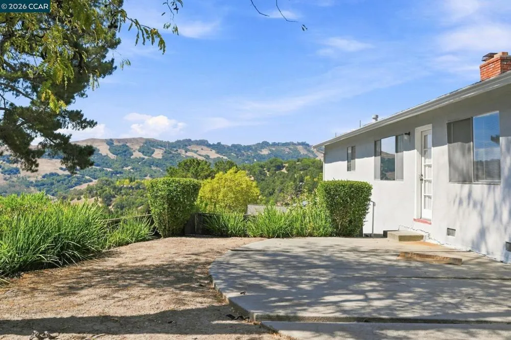 78 Muth Dr Orinda, CA 94563