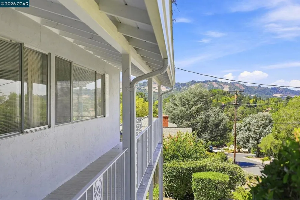 78 Muth Dr Orinda, CA 94563
