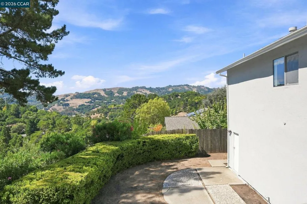 78 Muth Dr Orinda, CA 94563