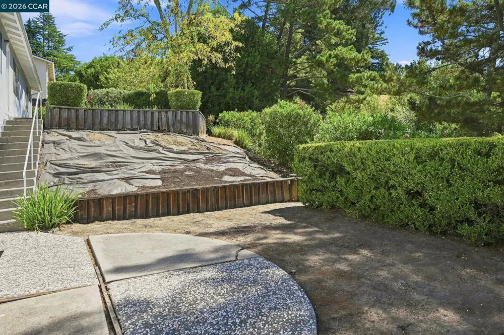 78 Muth Dr Orinda, CA 94563