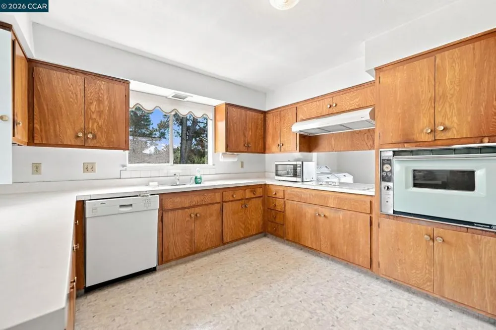 78 Muth Dr Orinda, CA 94563