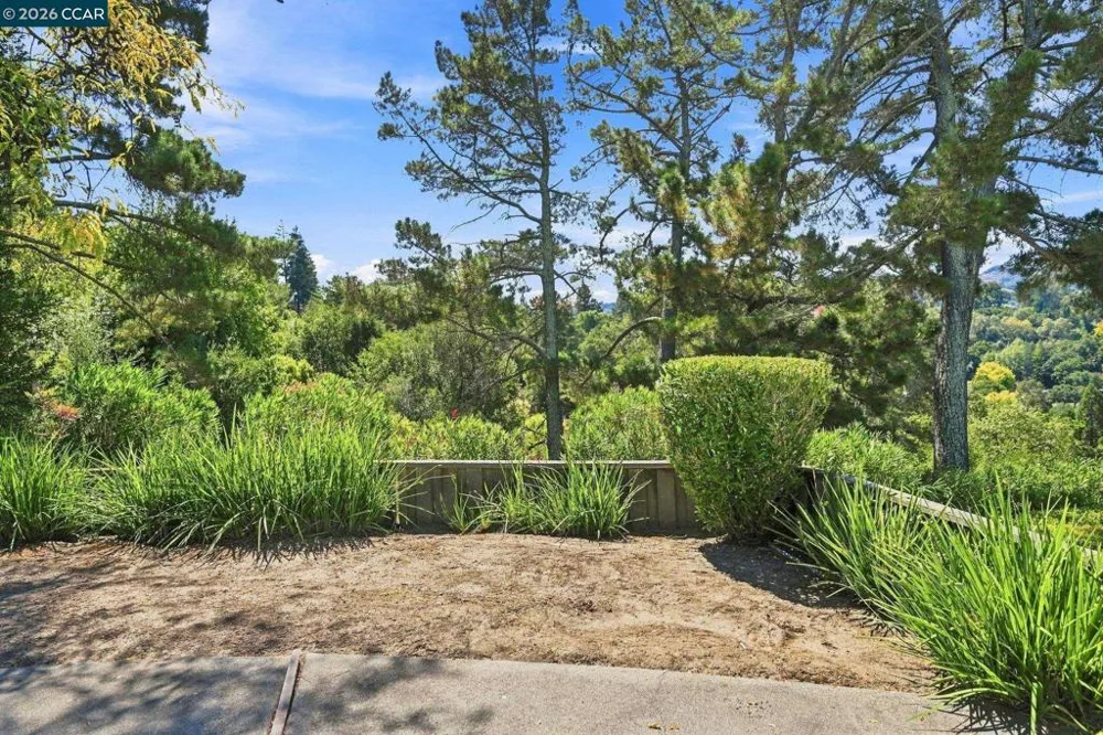 78 Muth Dr Orinda, CA 94563