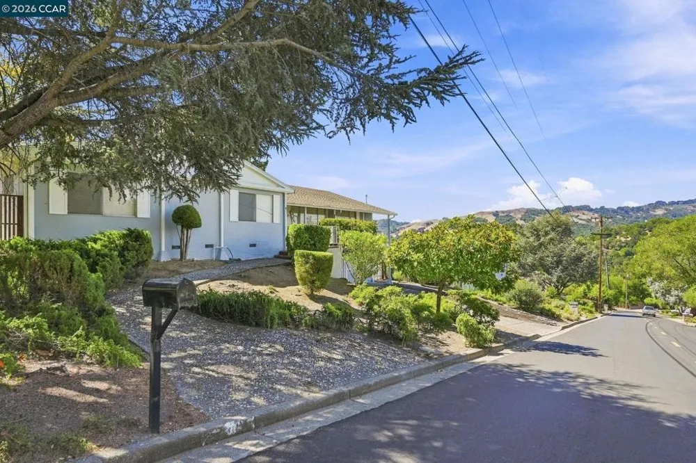 78 Muth Dr Orinda, CA 94563