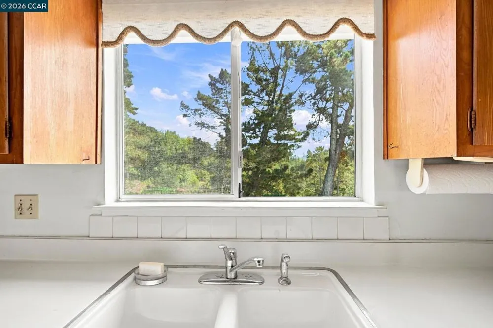 78 Muth Dr Orinda, CA 94563
