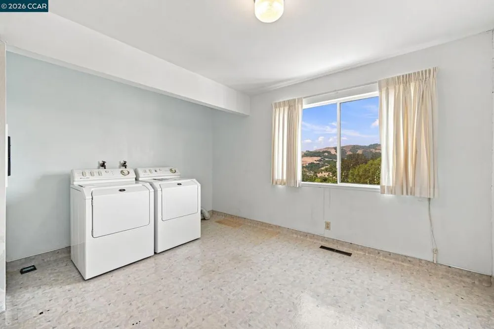 78 Muth Dr Orinda, CA 94563