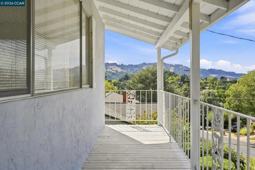 78 Muth Dr Orinda, CA 94563
