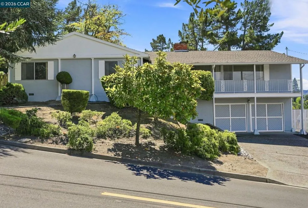78 Muth Dr Orinda, CA 94563