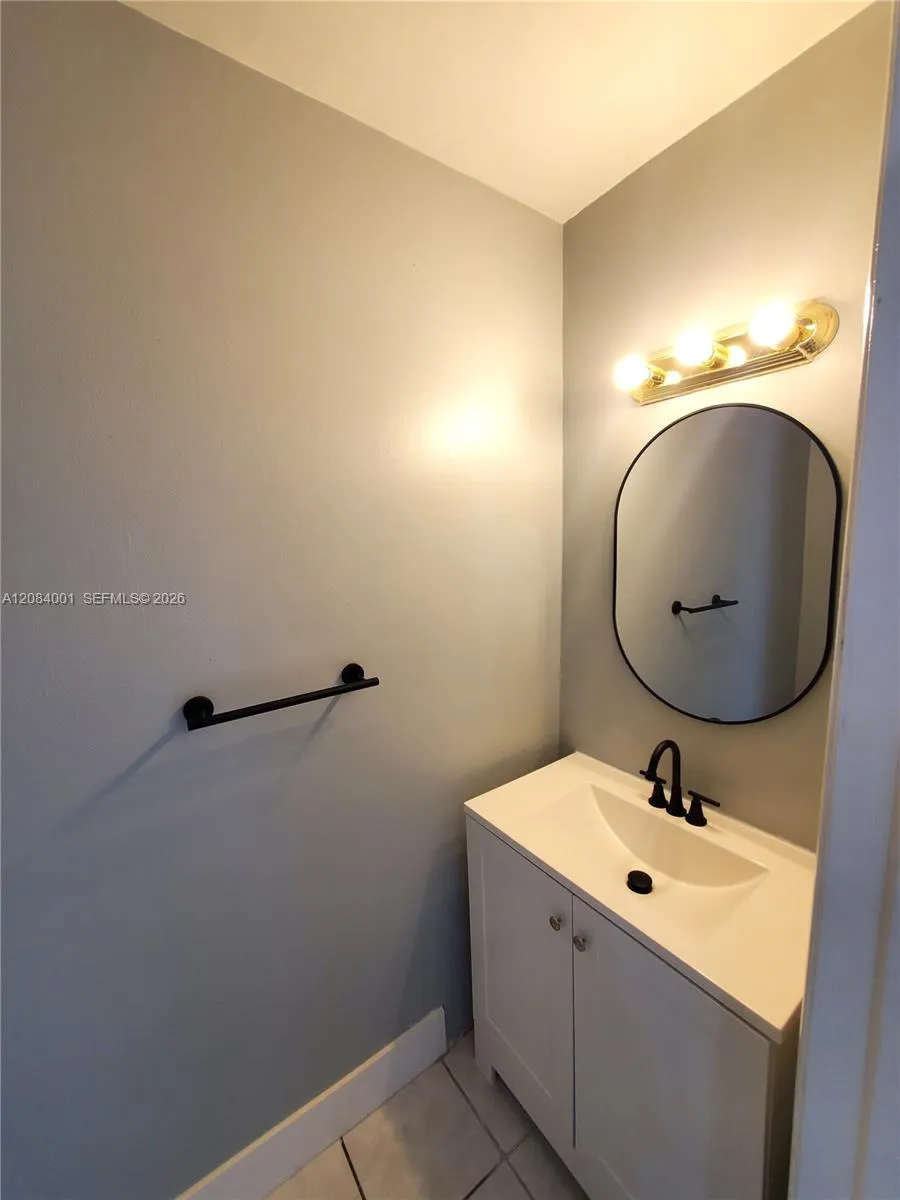 7926 Kimberly Blvd #202 North Lauderdale, FL 33068