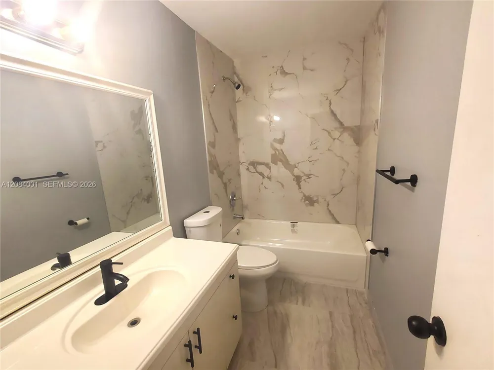 7926 Kimberly Blvd #202 North Lauderdale, FL 33068