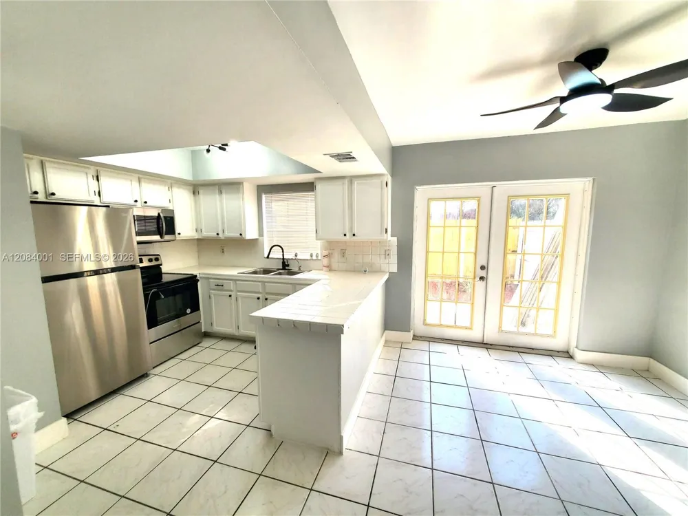 7926 Kimberly Blvd #202 North Lauderdale, FL 33068