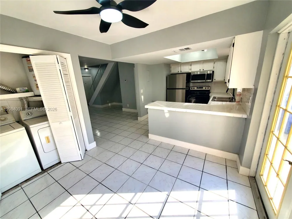7926 Kimberly Blvd #202 North Lauderdale, FL 33068