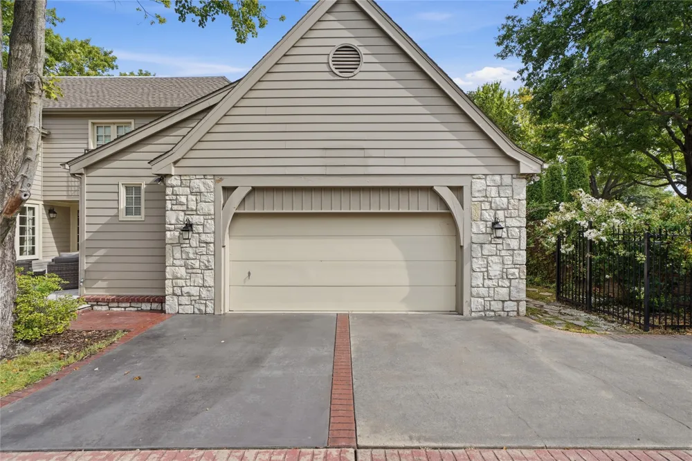 3027 S Rockford Road Tulsa, OK 74114