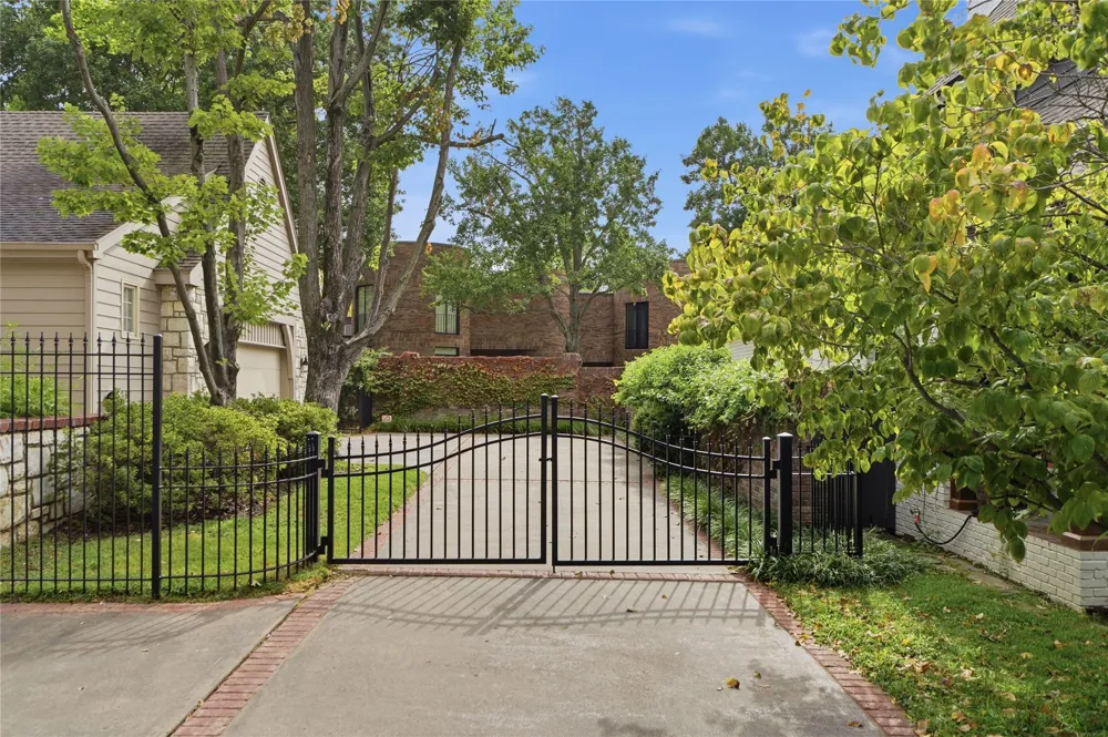 3027 S Rockford Road Tulsa, OK 74114