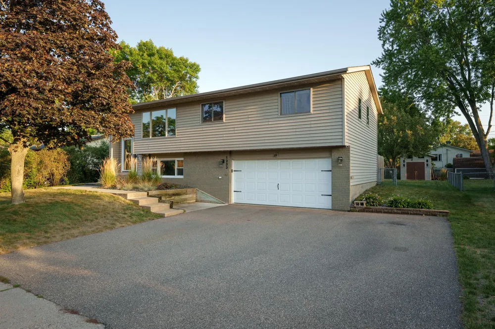 1233 View Court Hastings, MN 55033