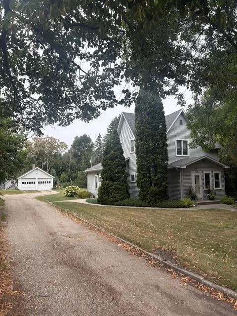 308 4th Street SE