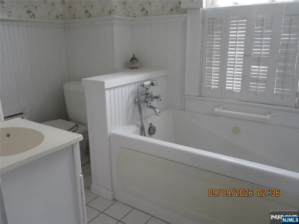516 Willow Avenue Lyndhurst, NJ 07071