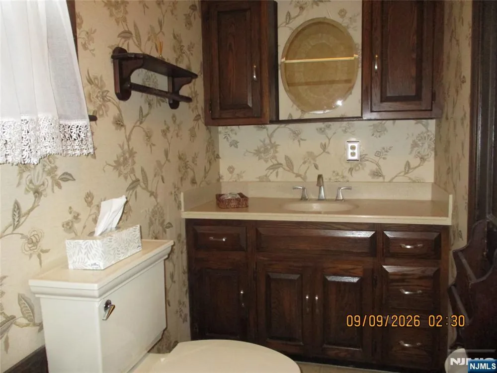 516 Willow Avenue Lyndhurst, NJ 07071