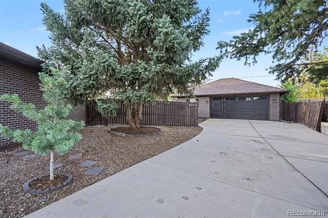 559 Elbert Way Denver, CO 80221