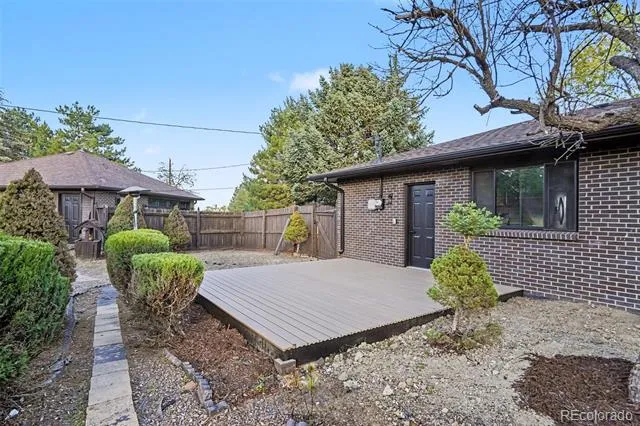559 Elbert Way Denver, CO 80221