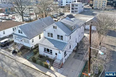2183 Hudson Street 2nd Fl